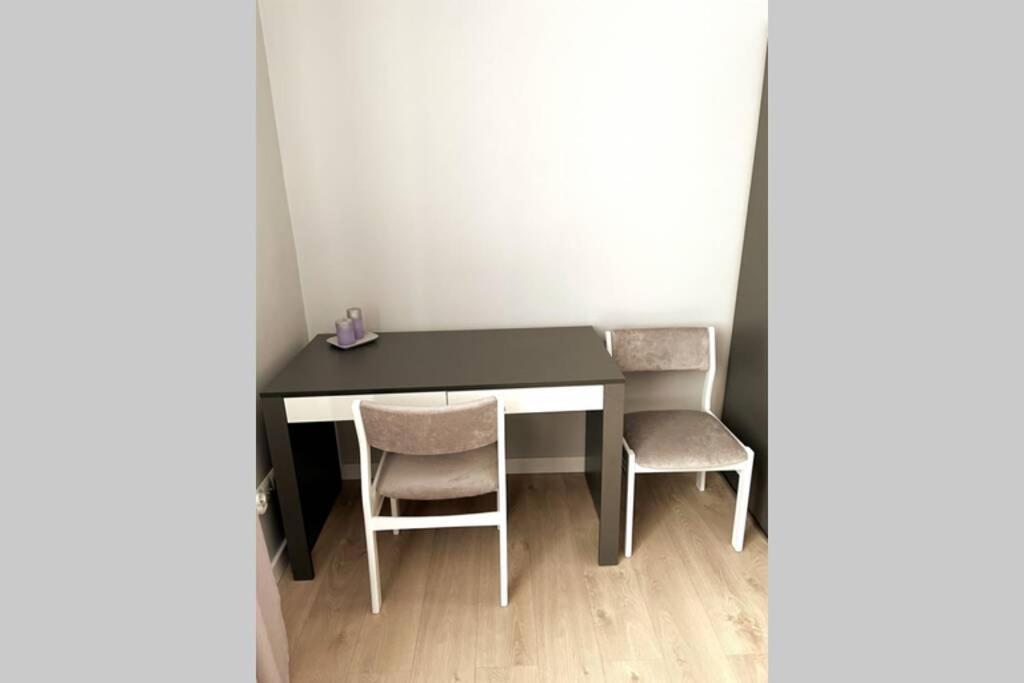Modern Apartment In ทาร์นูฟ ภายนอก รูปภาพ